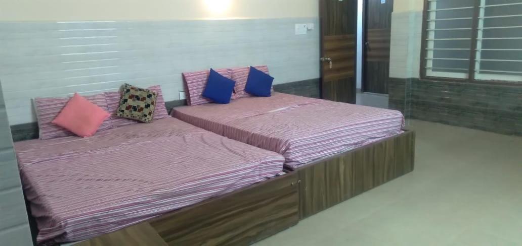 Ns Vijay Shesha Mahal Hotel Tiruvannamalai Bagian luar foto